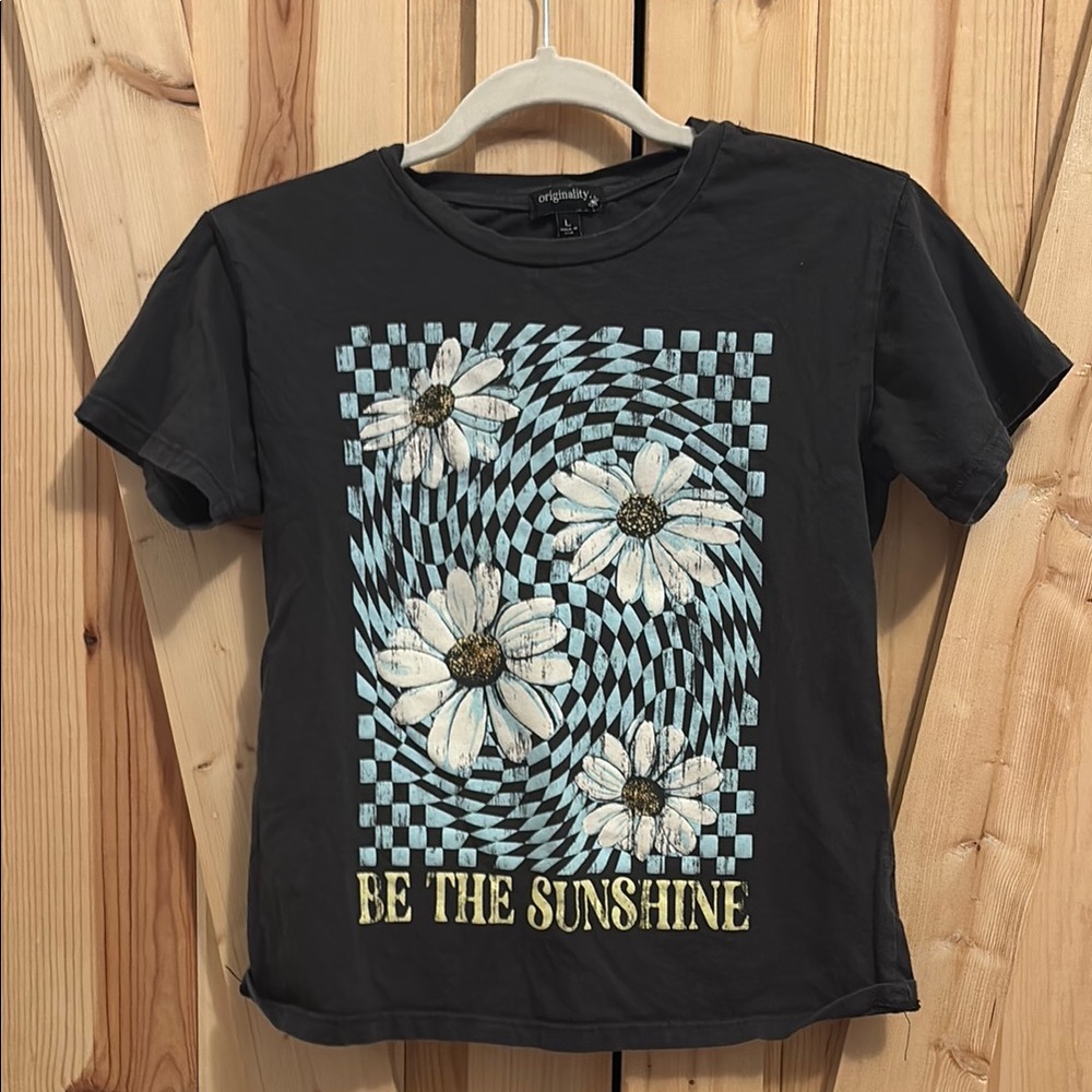 Black and White Short Sleeve Tee with Psychedelic Daisy Print